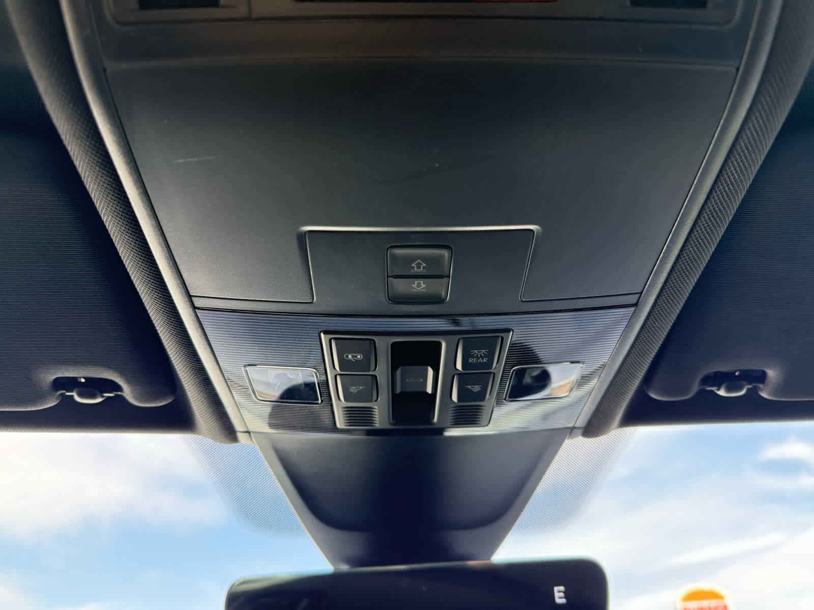 Certified 2024 Volkswagen Tiguan SE R-Line image 24