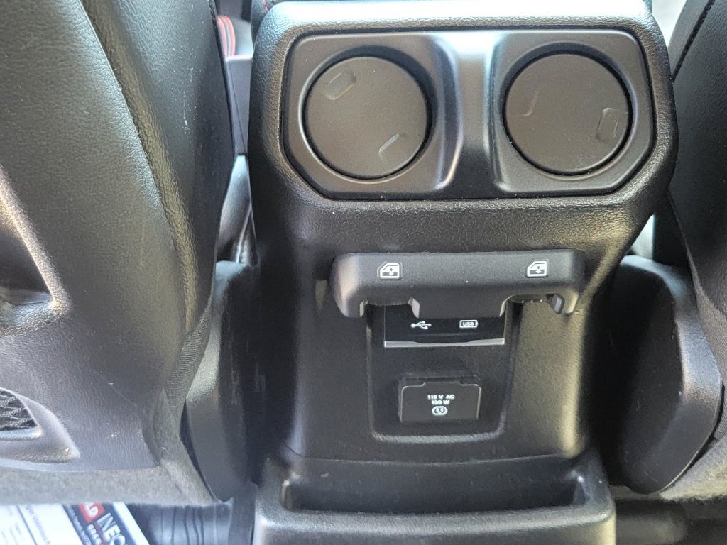 Used 2018 Jeep Wrangler Unlimited Rubicon w/ Dual Top Group AWD/4WD image 29