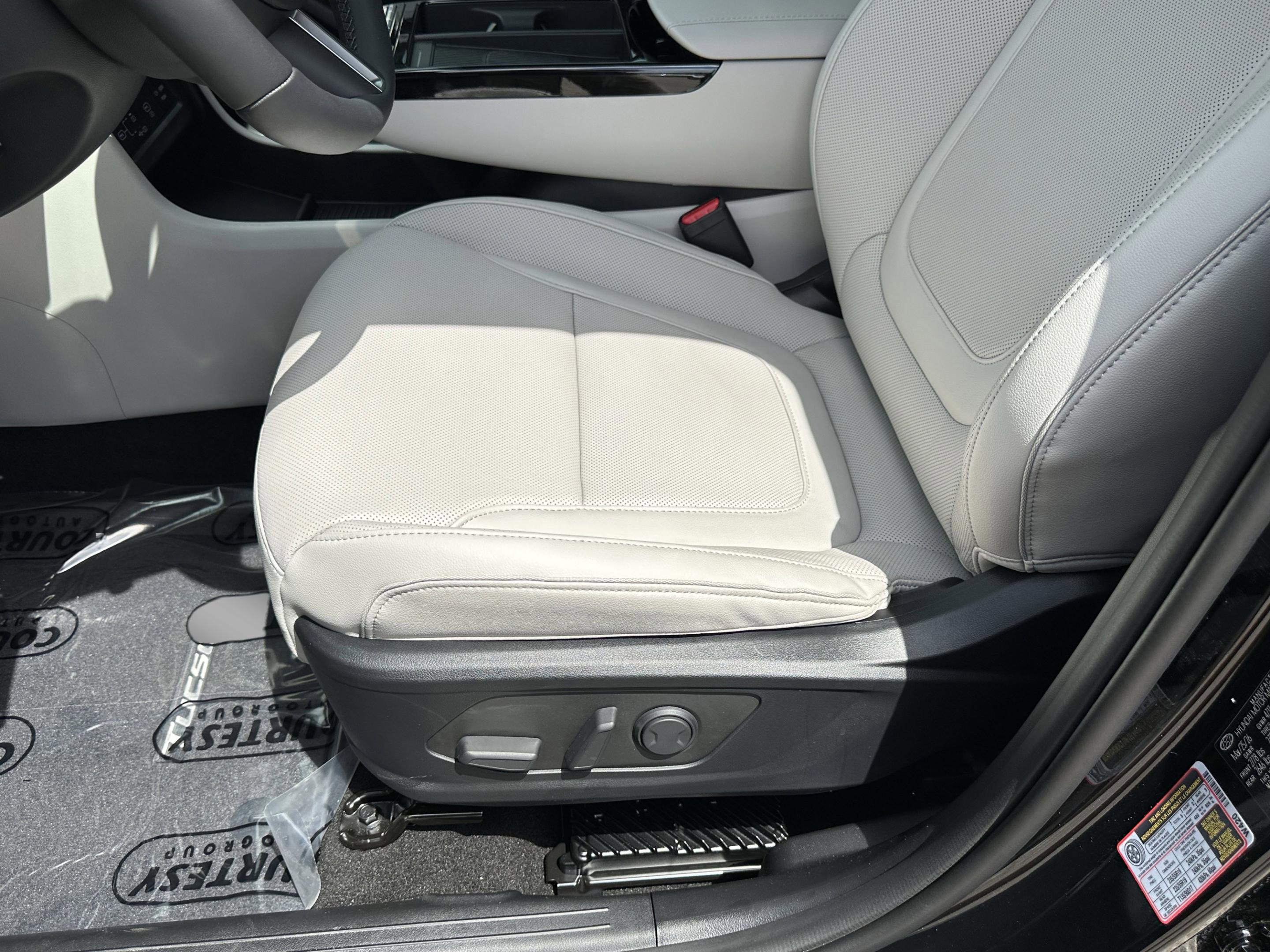 New 2026 Hyundai Tucson Limited FWD image 17