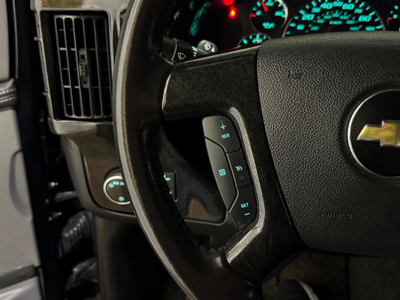 Used 2017 Chevrolet Express 2500 Extended RWD image 18