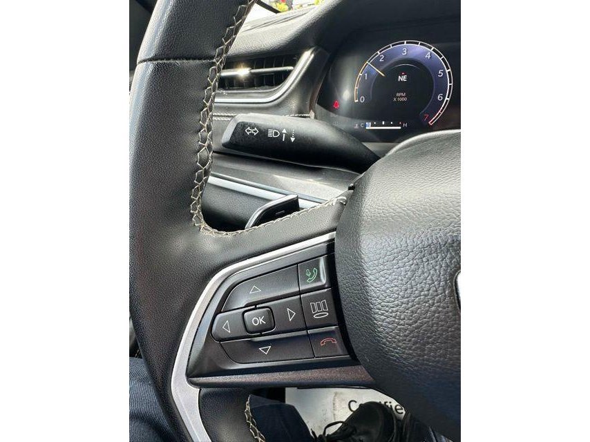 Used 2023 Jeep Grand Cherokee Laredo AWD/4WD image 38