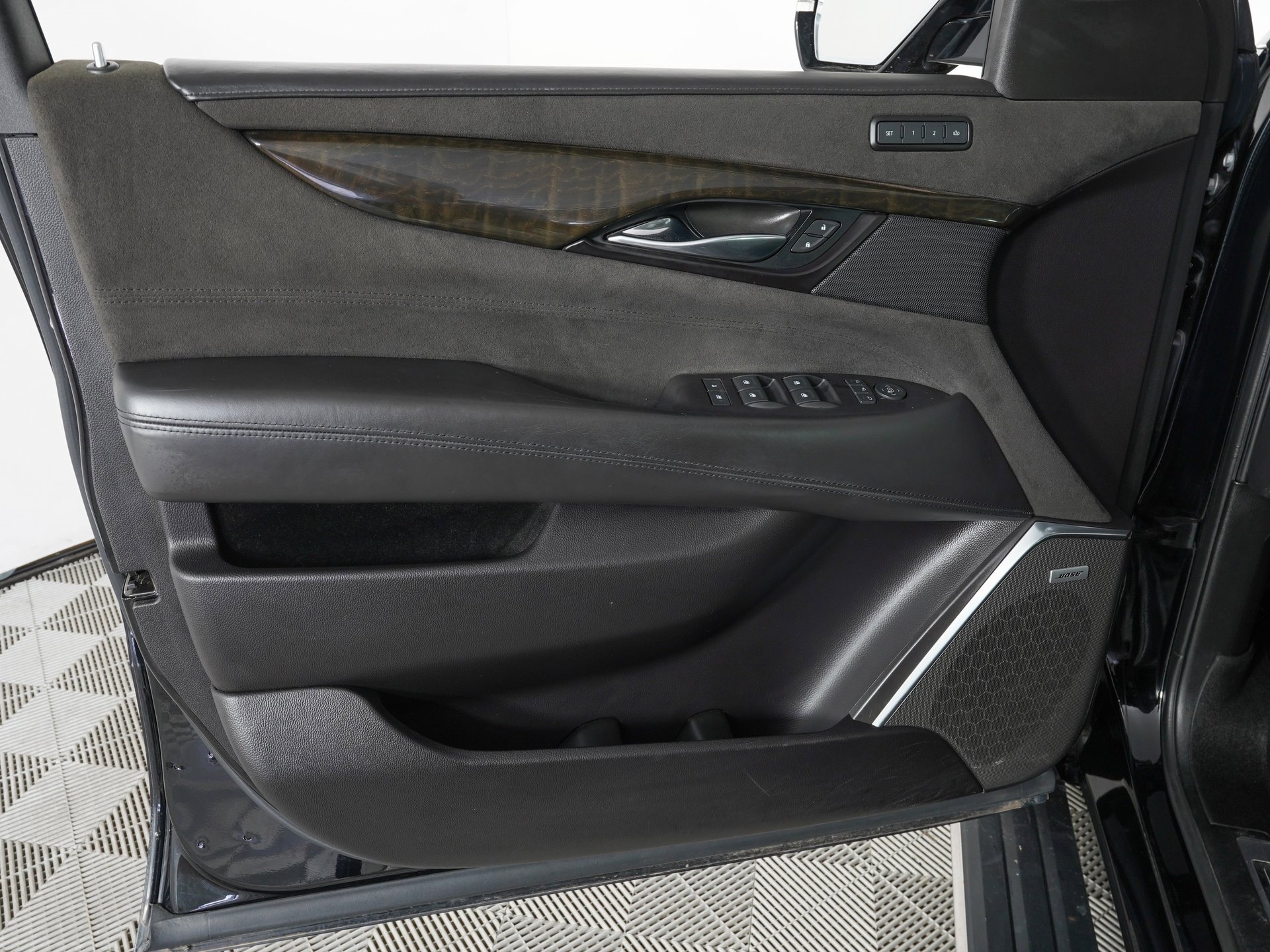 Used 2020 Cadillac Escalade ESV Platinum image 17