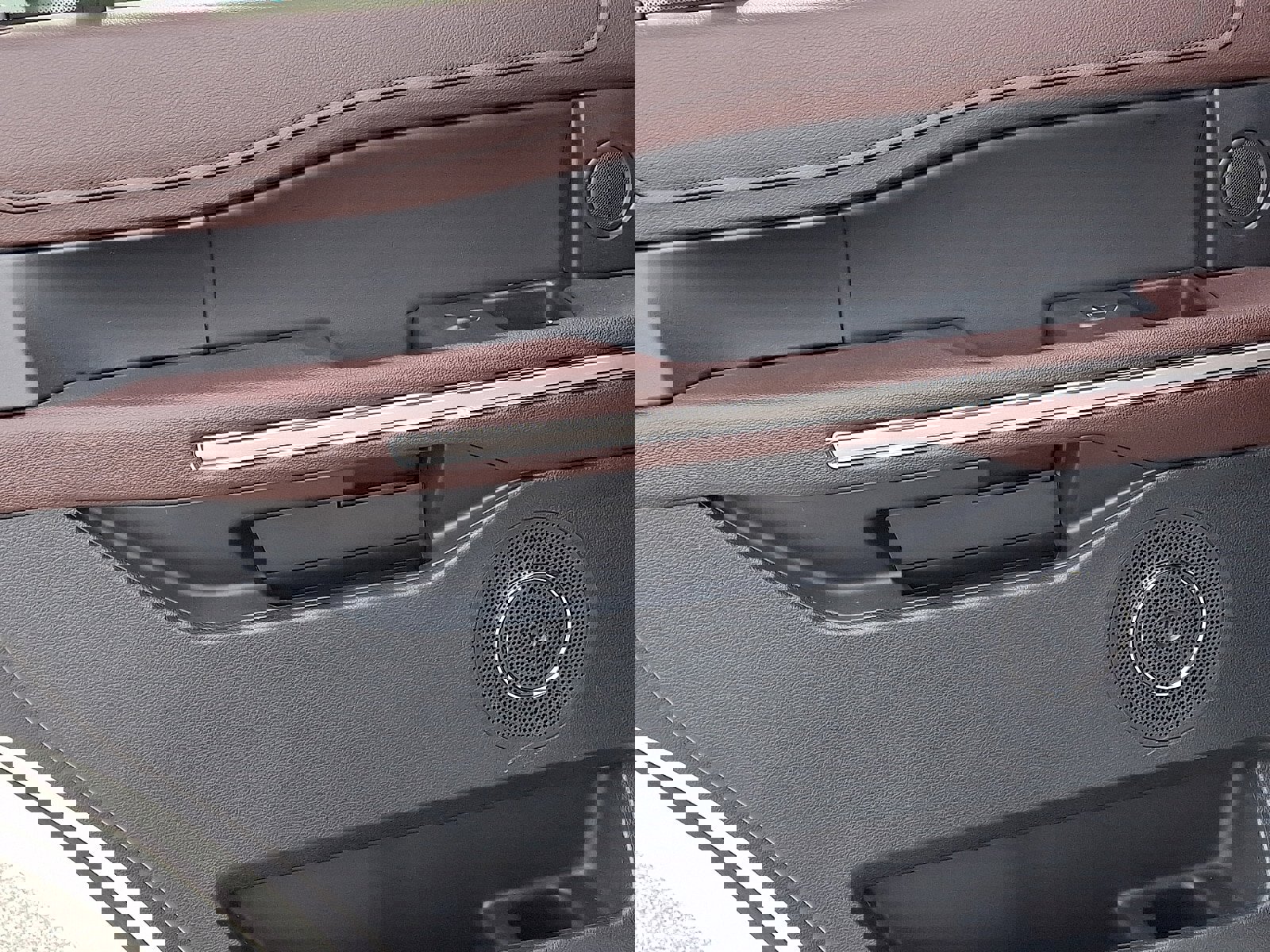 Used 2022 Ford Expedition Limited image 13