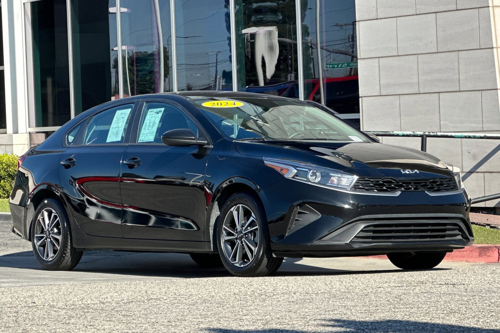 Used 2024 Kia Forte LXS image 2