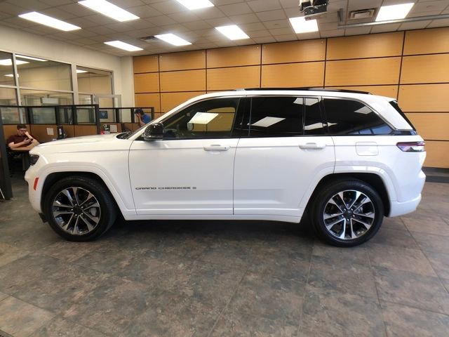 Used 2024 Jeep Grand Cherokee Overland w/ Luxury Tech Group IV image 4