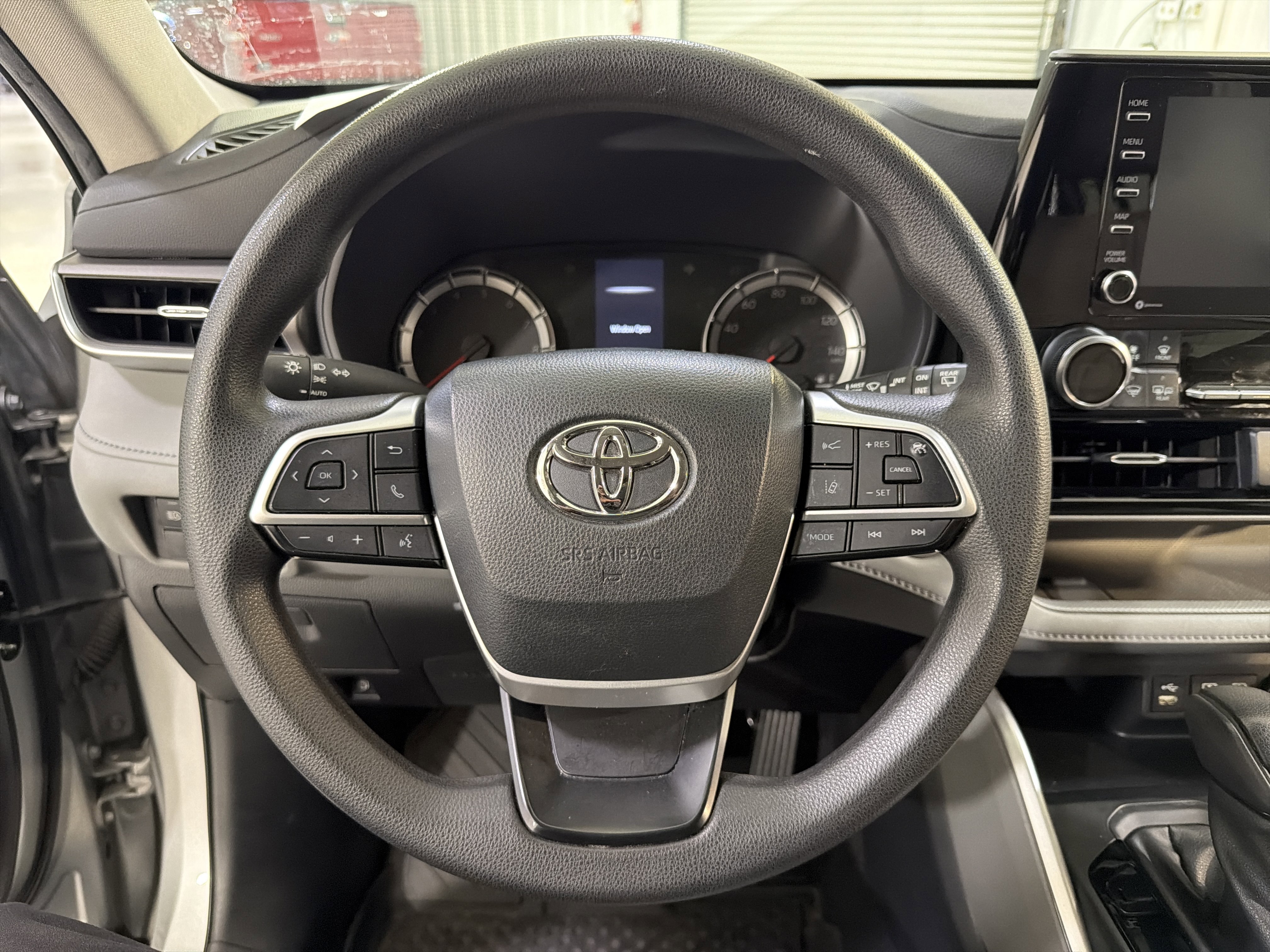 Used 2022 Toyota Highlander L FWD image 16