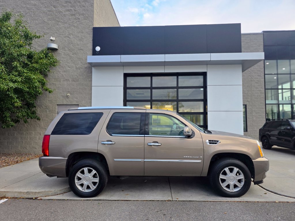 Used 2007 Cadillac Escalade AWD w/ Information Package image 2