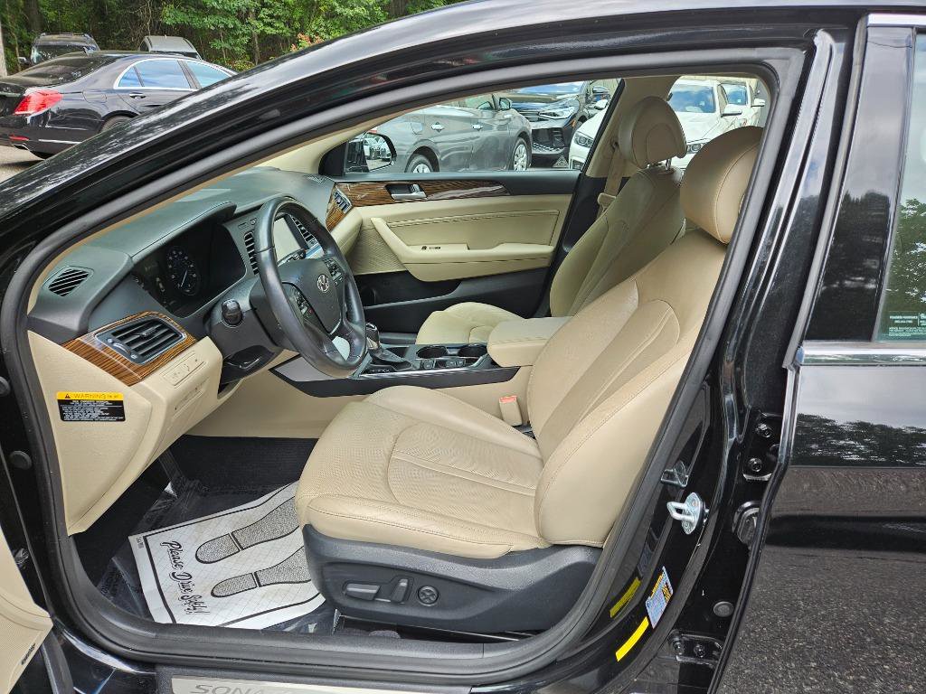 Used 2016 Hyundai Sonata Limited w/ Option Group 02 FWD image 18