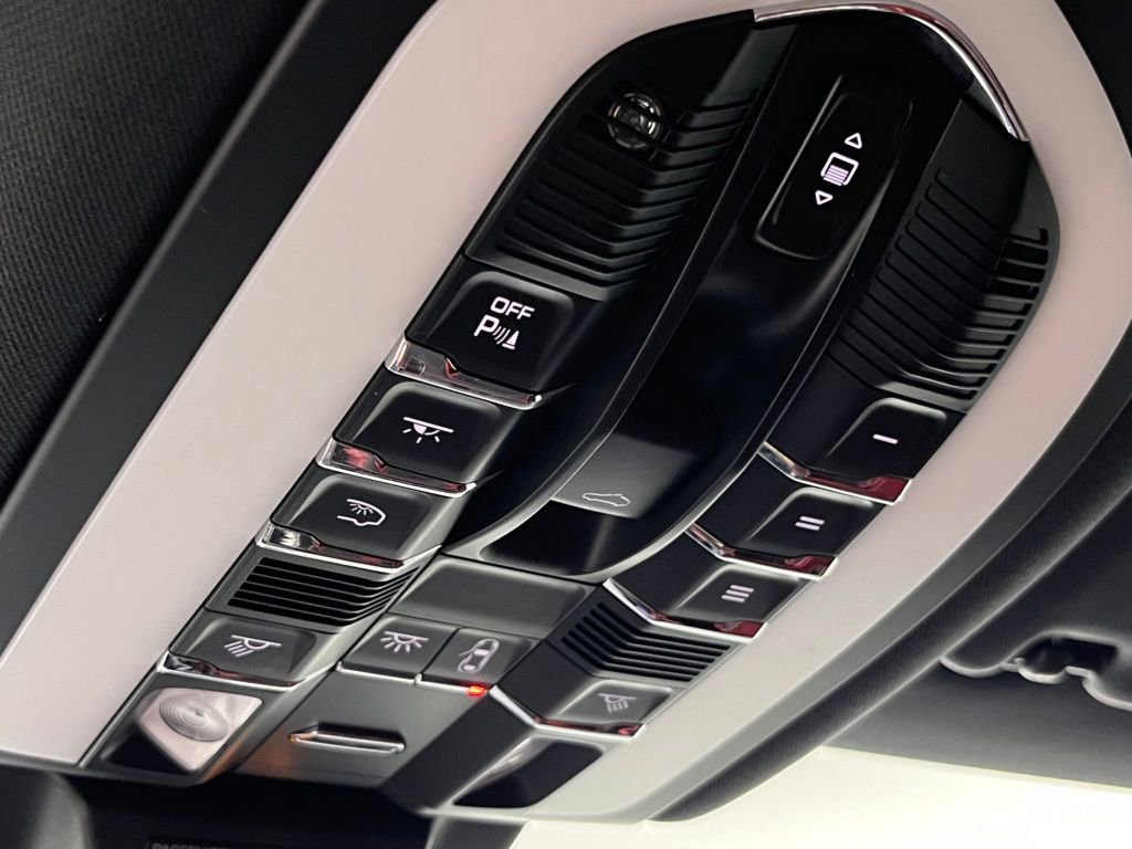 Used 2024 Porsche Macan GTS image 25