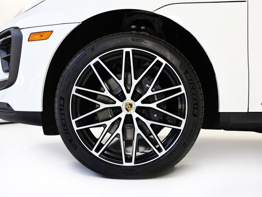 New 2026 Porsche Macan AWD/4WD image 13