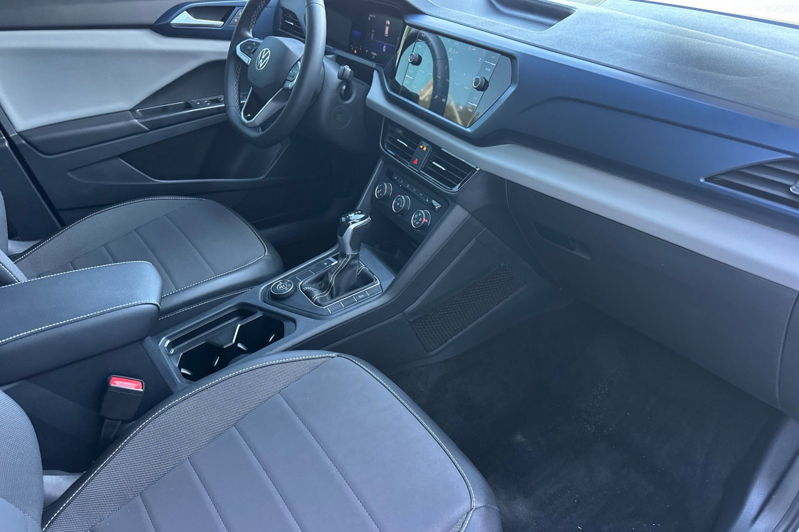 Used 2022 Volkswagen Taos SE image 16