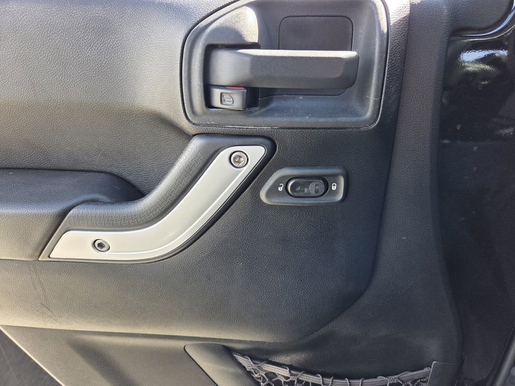 Used 2013 Jeep Wrangler Unlimited Sahara w/ Connectivity Group image 22