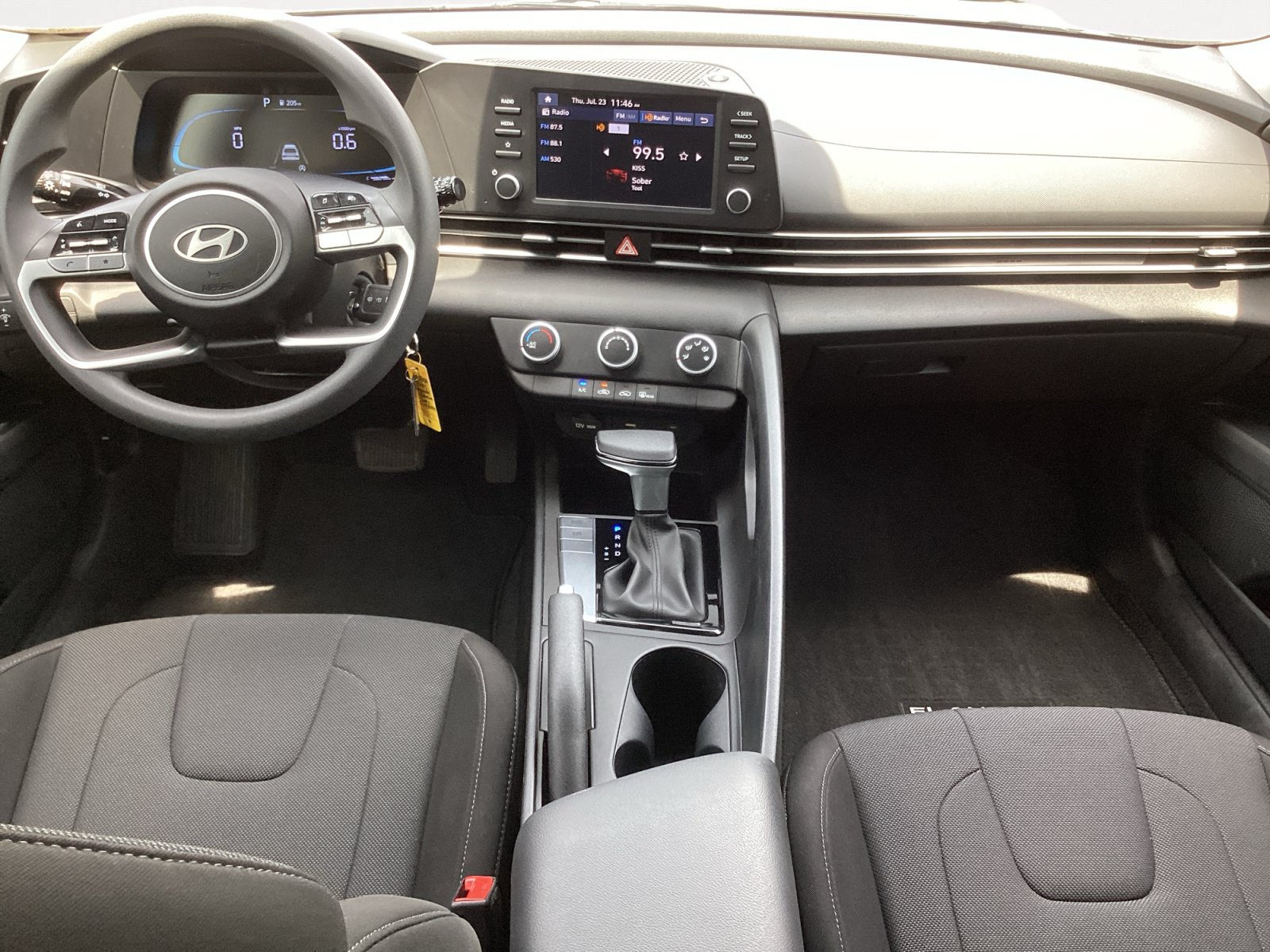 Used 2025 Hyundai Elantra SE w/ Cargo Package FWD image 4