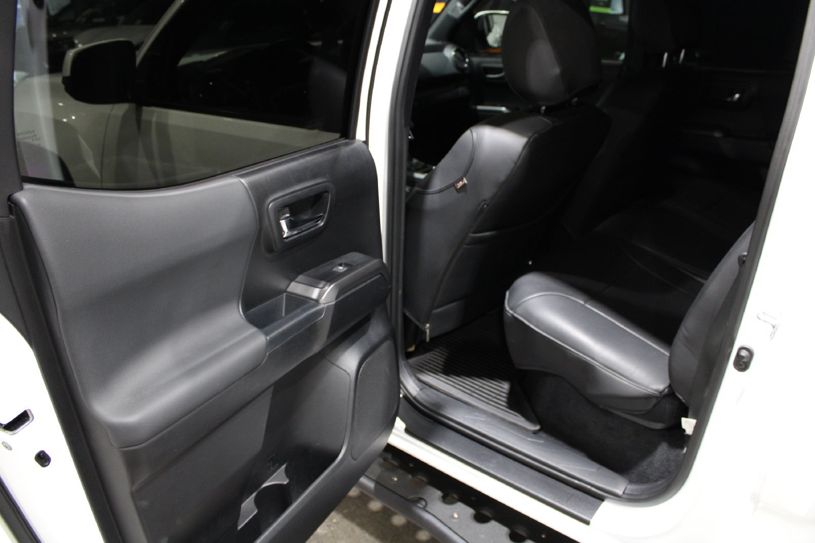 Used 2022 Toyota Tacoma TRD Off-Road AWD/4WD image 22