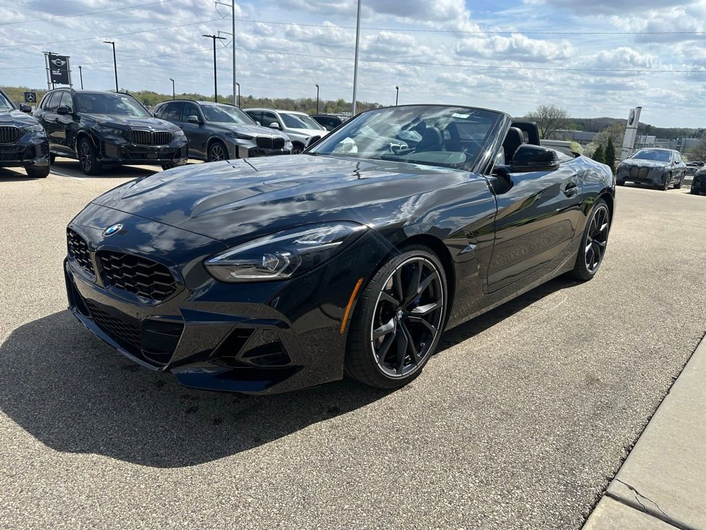 Used 2024 BMW Z4 M40i w/ Shadowloine Package RWD image 4
