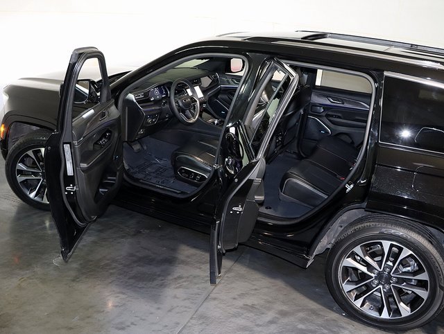 Used 2022 Jeep Grand Cherokee Overland w/ Luxury Tech Group IV image 5