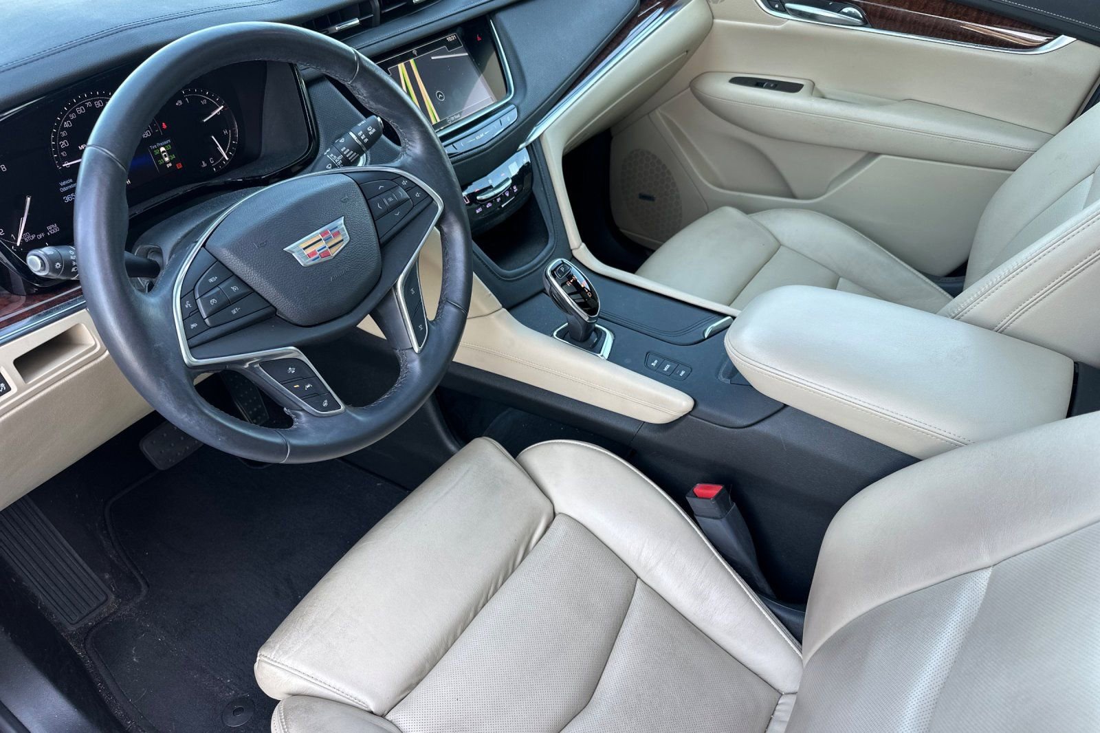 Used 2017 Cadillac XT5 Luxury w/ Driver Awareness Package AWD/4WD image 10