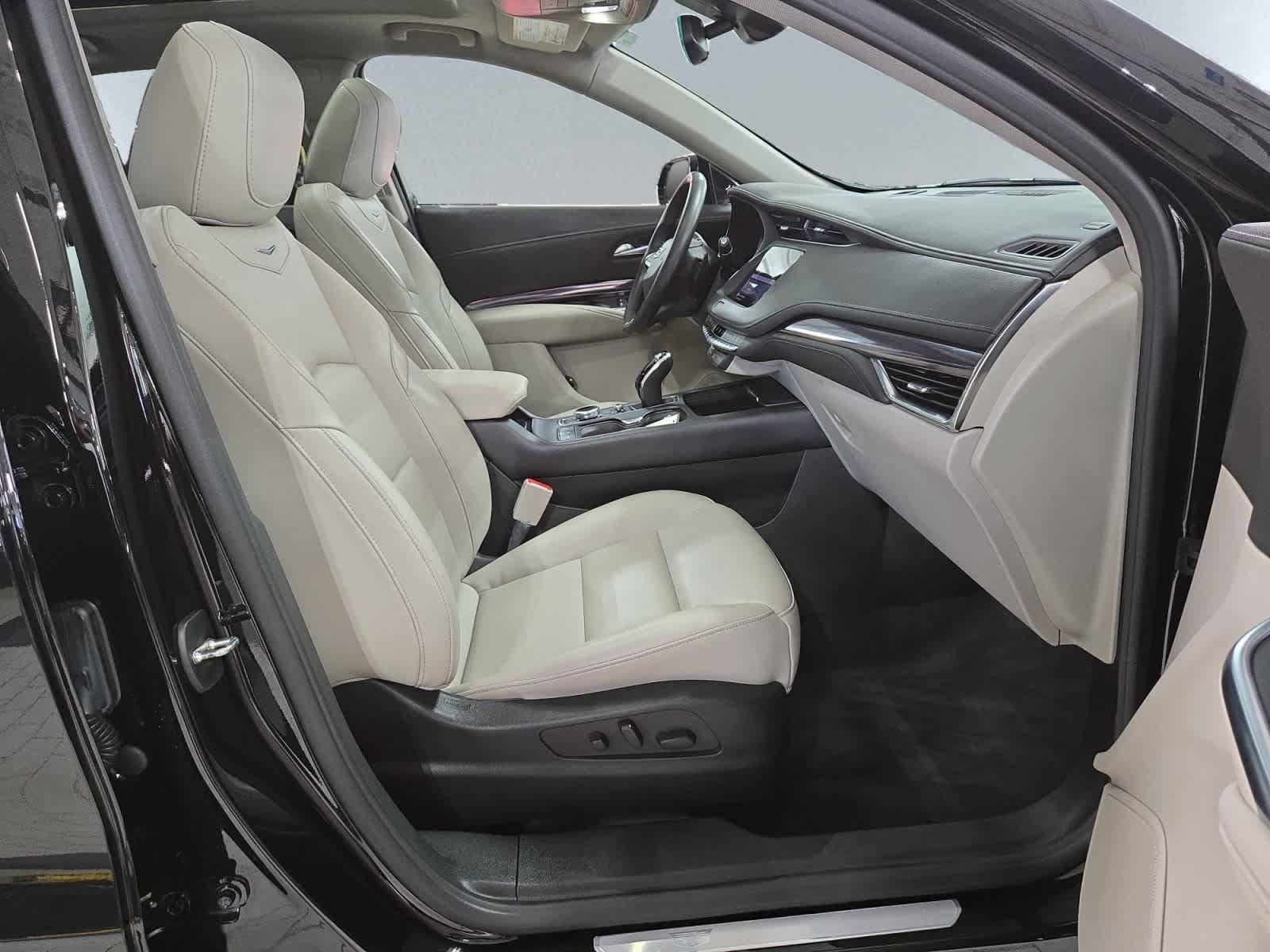 Used 2022 Cadillac XT4 Luxury AWD/4WD image 20