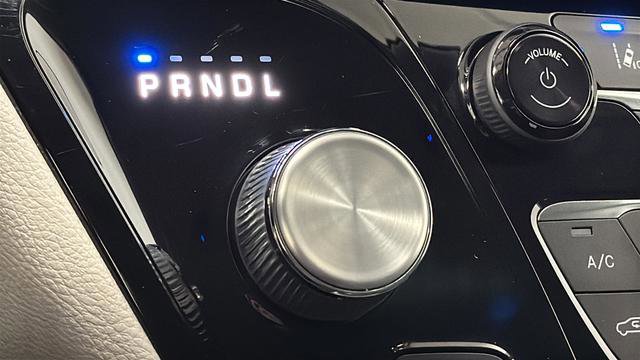 Used 2022 Chrysler Pacifica Touring-L image 18