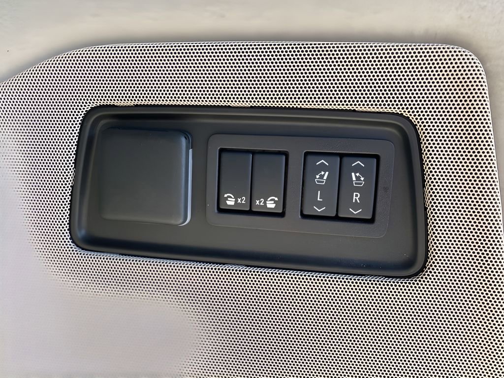 Certified 2025 Cadillac Escalade Premium Luxury Platinum w/ LPO, Floor Liner Package AWD/4WD image 14