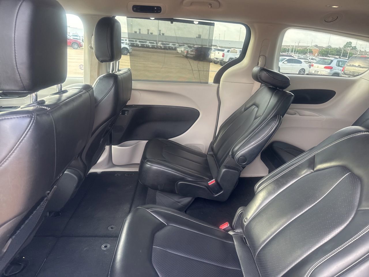 Used 2023 Chrysler Pacifica Touring-L FWD image 30