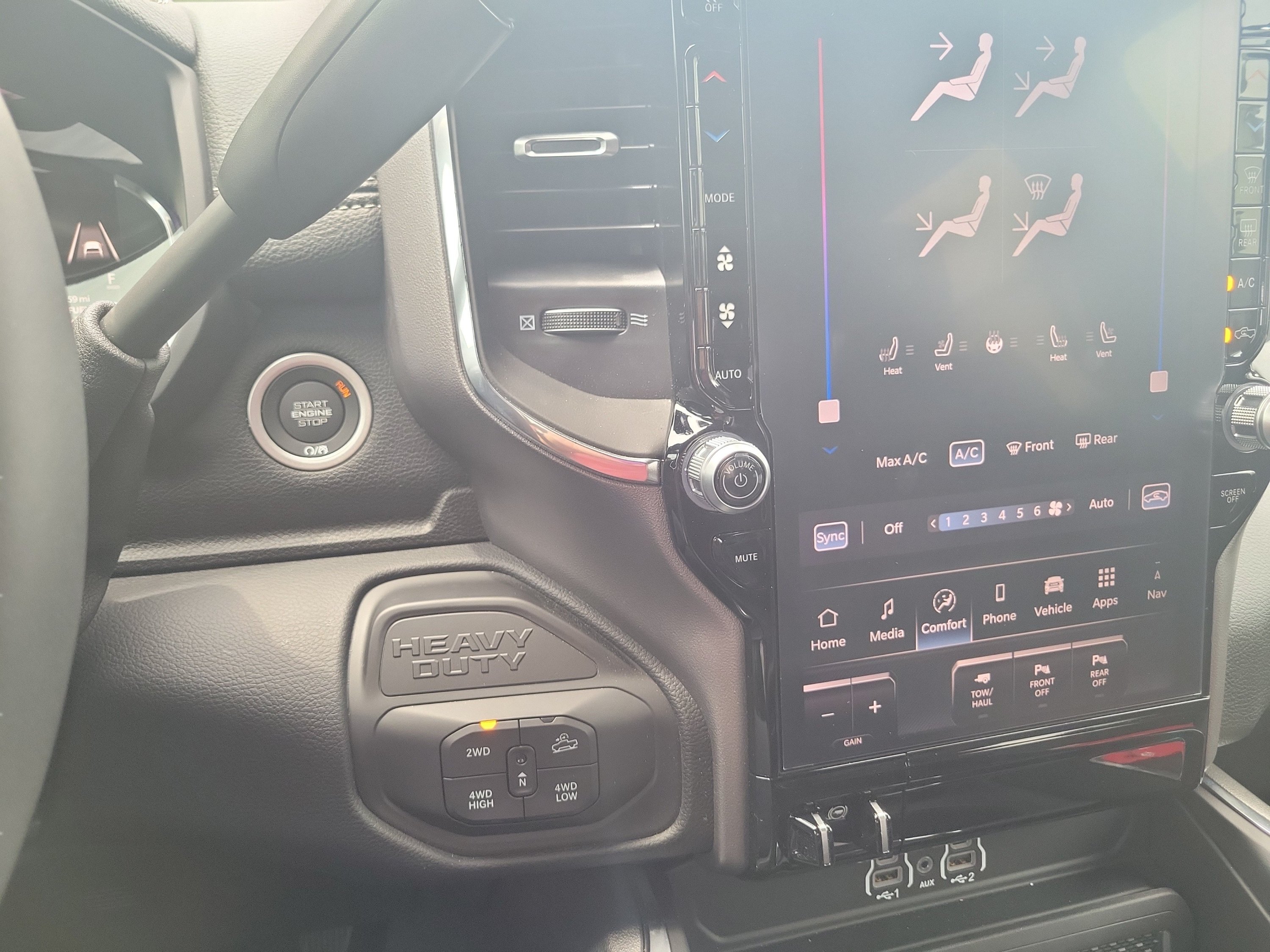 New 2026 RAM 2500 Laramie AWD/4WD image 32