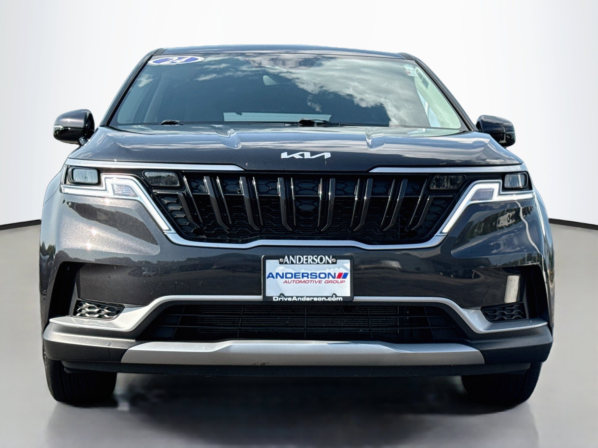 Used 2024 Kia Carnival LX FWD image 2