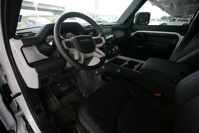 Used 2025 Land Rover Defender 110 X-Dynamic SE image 7