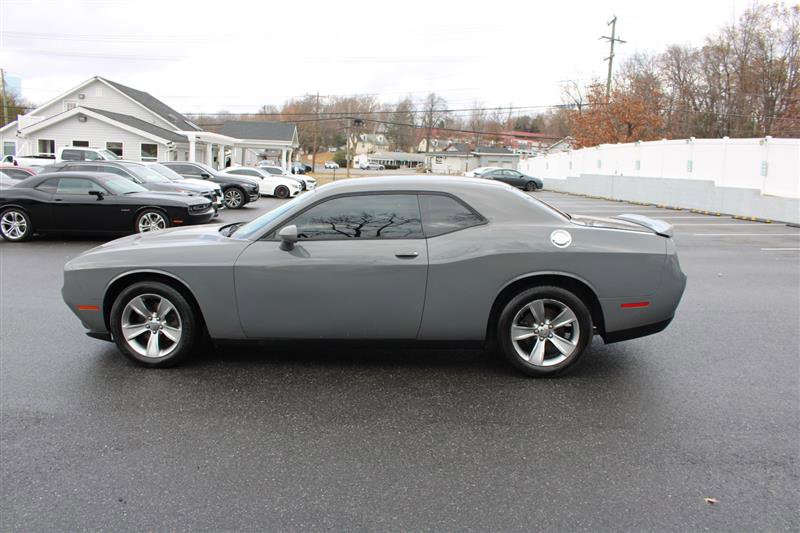 Used 2018 Dodge Challenger SXT image 5