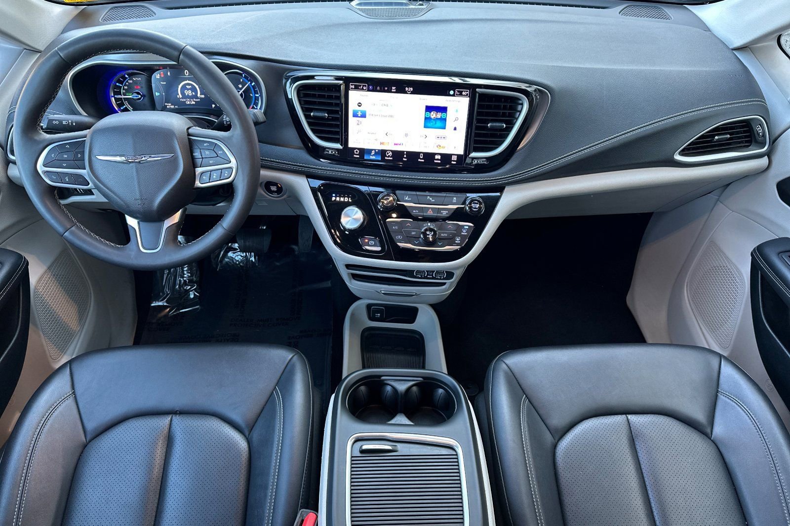 Used 2024 Chrysler Pacifica Select image 16