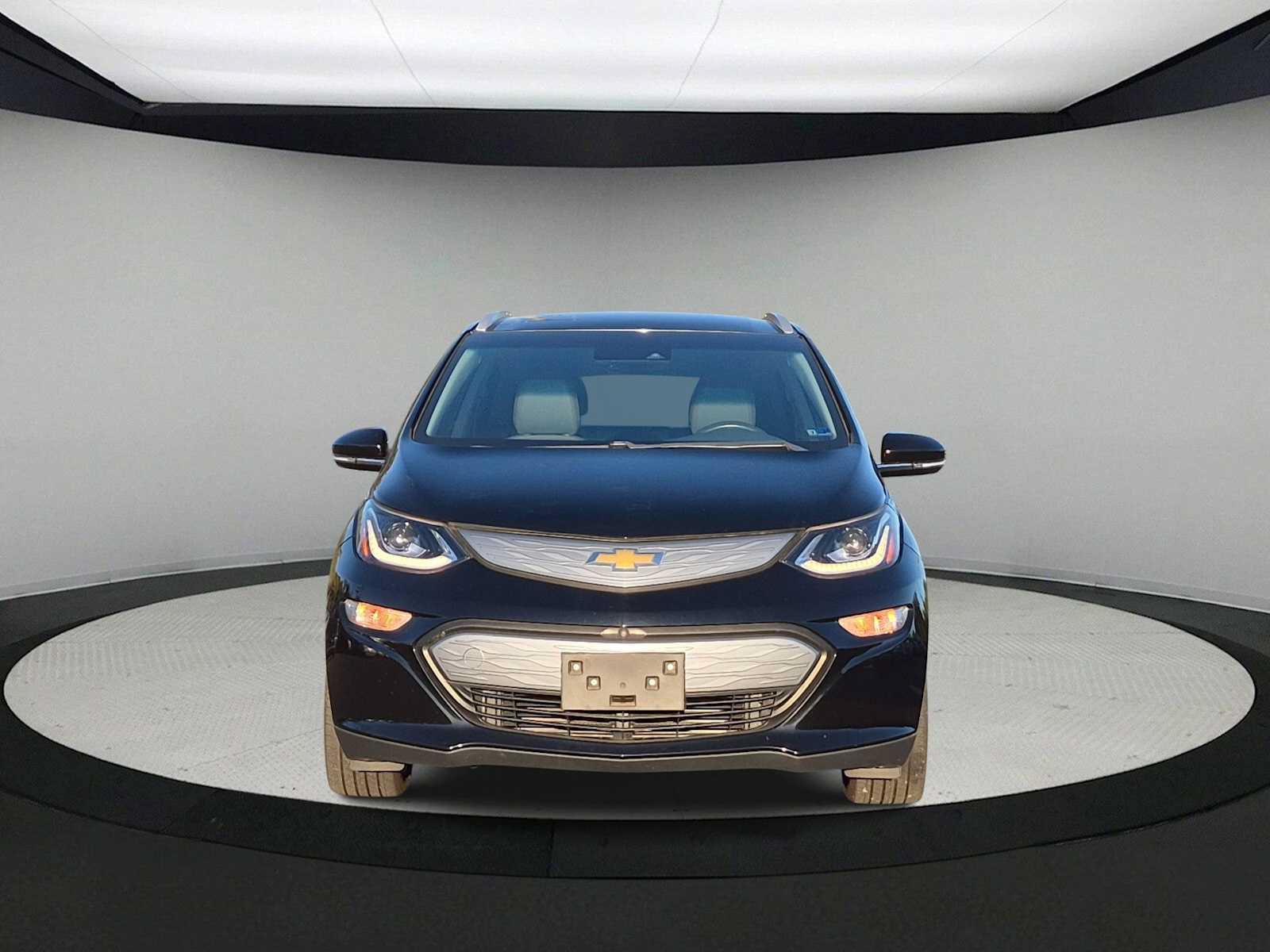 Used 2019 Chevrolet Bolt Premier w/ Infotainment Package FWD image 3