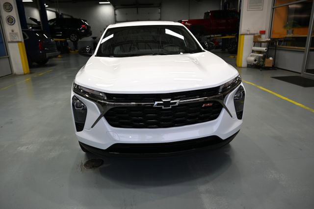 New 2026 Chevrolet Trax RS w/ Driver Confidence Package image 3