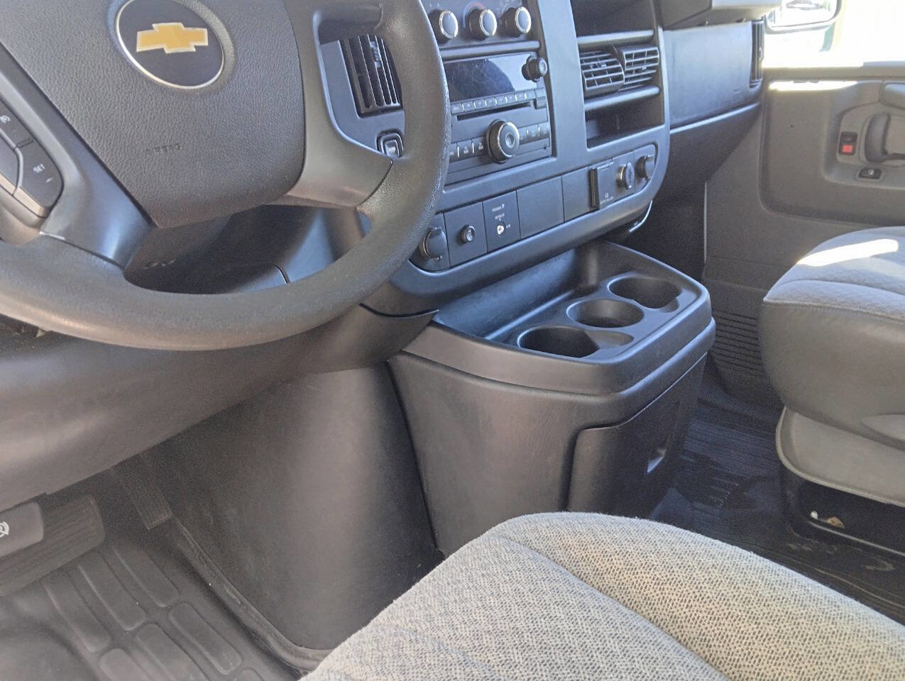 Used 2015 Chevrolet Express 2500 image 17