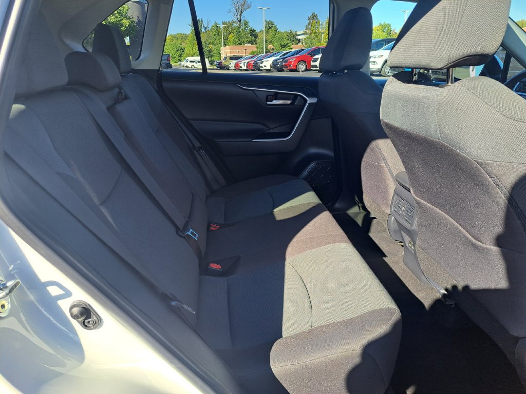 Used 2025 Toyota RAV4 XLE FWD image 31