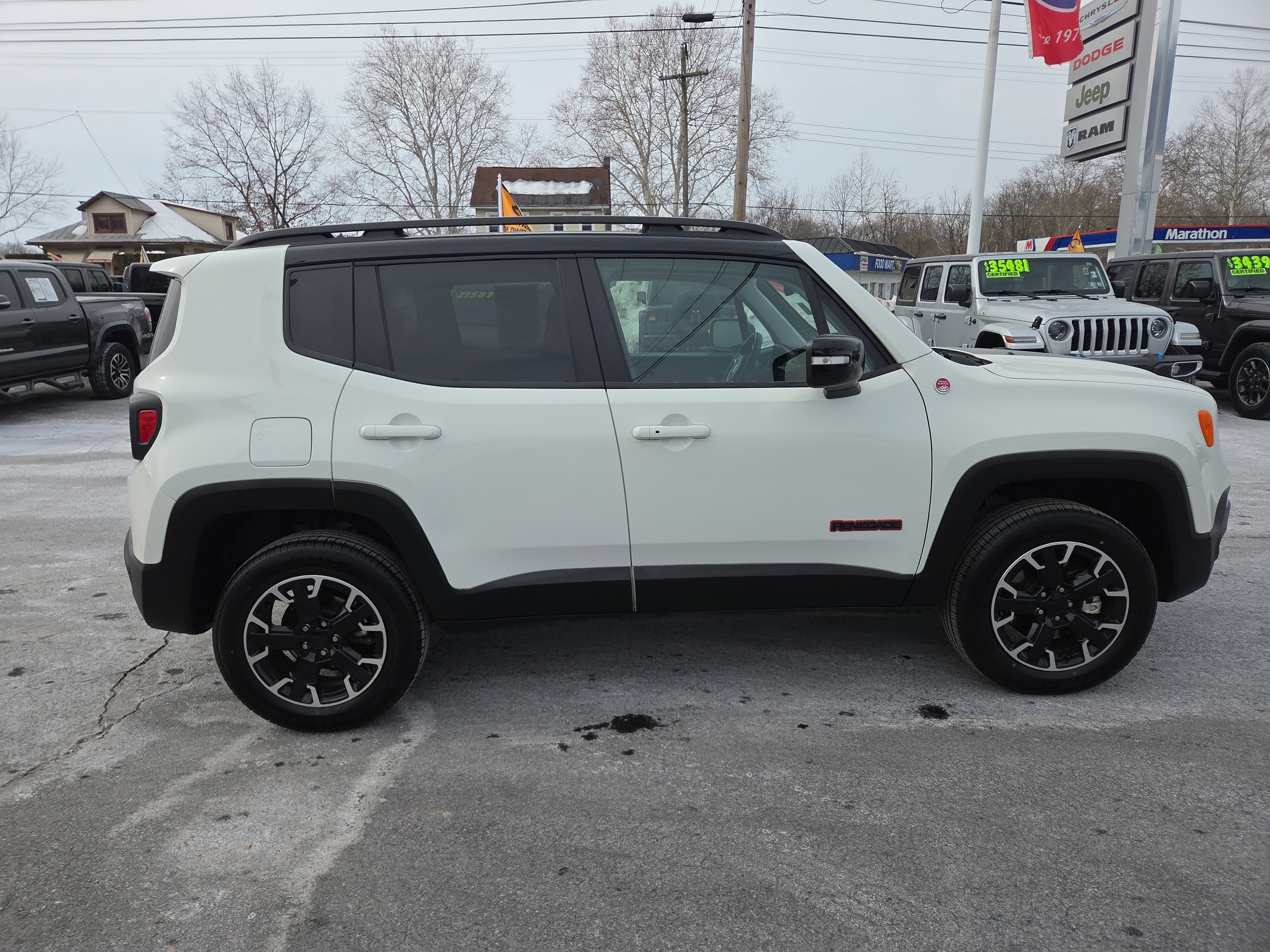 Certified 2023 Jeep Renegade Trailhawk AWD/4WD image 2