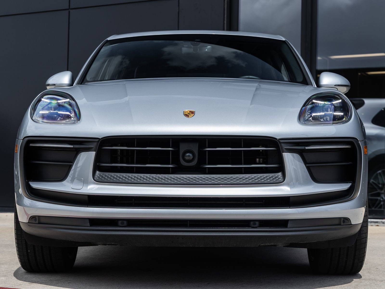 Certified 2025 Porsche Macan image 8