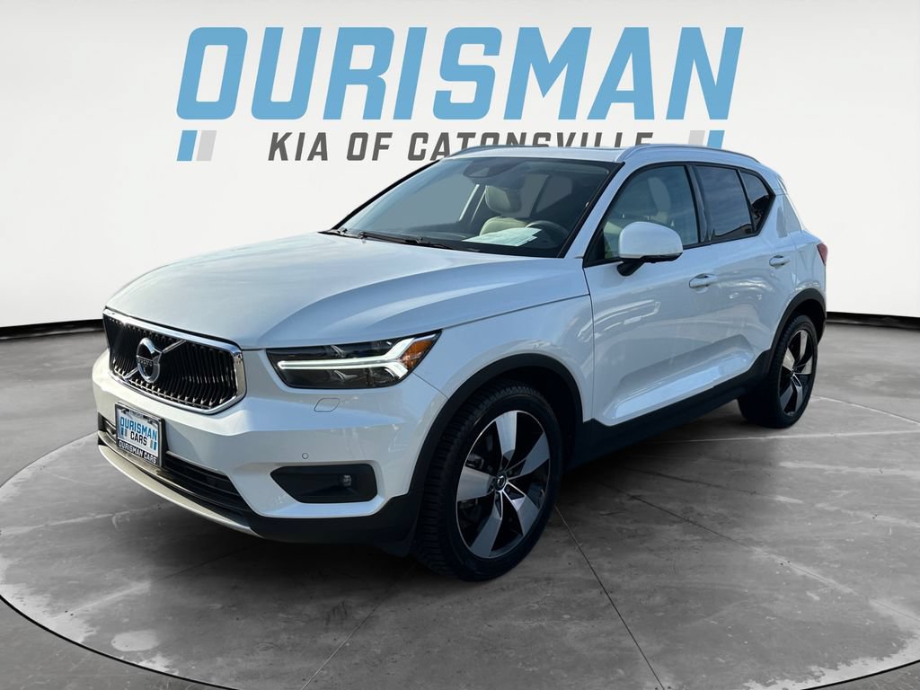 Used 2021 Volvo XC40 T5 Momentum w/ Premium Package AWD/4WD image 2