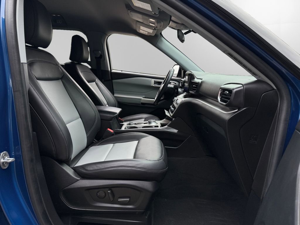 Certified 2022 Ford Explorer XLT w/ Equipment Group 202A image 15