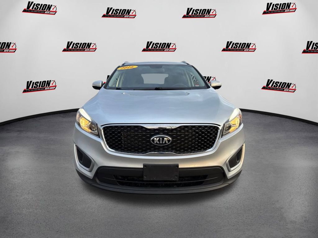 Used 2016 Kia Sorento LX image 2
