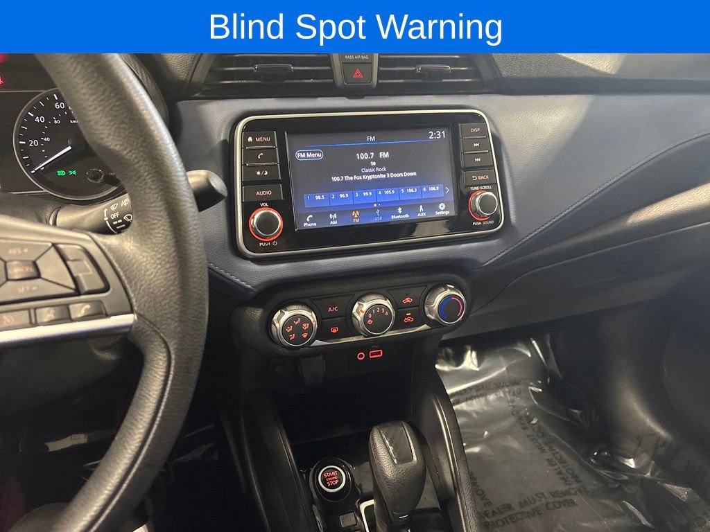 Used 2023 Nissan Versa SV image 7