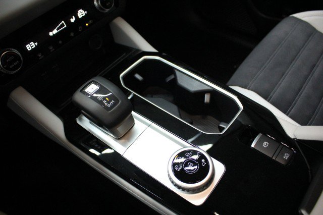 New 2025 Mitsubishi Outlander SE image 14