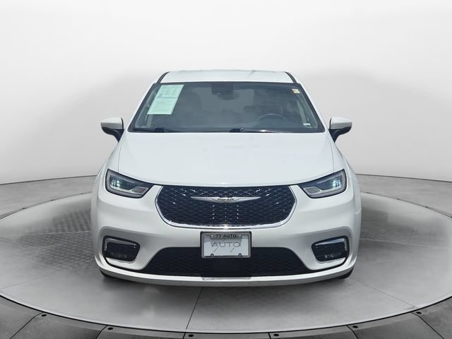 Used 2023 Chrysler Pacifica Touring-L FWD image 8