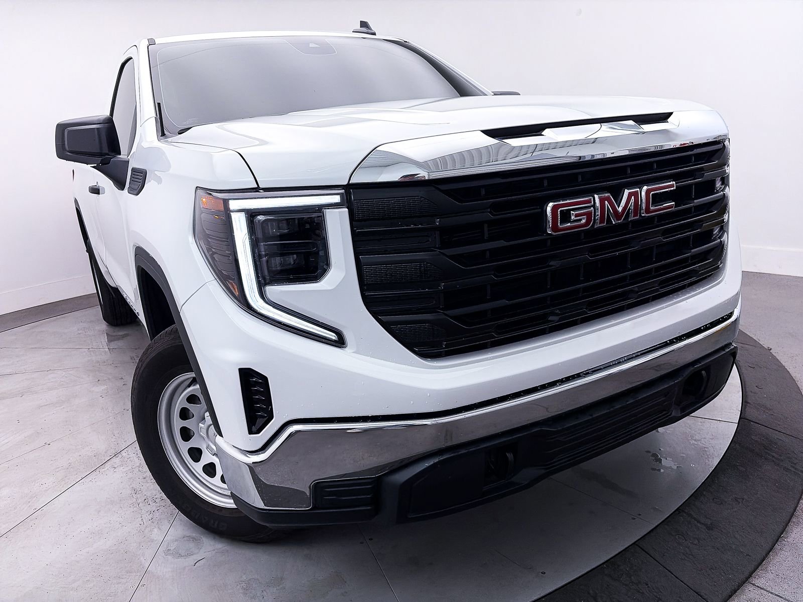 Used 2025 GMC Sierra 1500 AT4X image 7