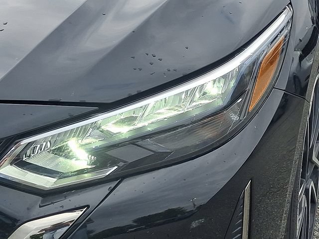 Used 2024 Nissan Sentra SR w/ SR Premium Package FWD image 9