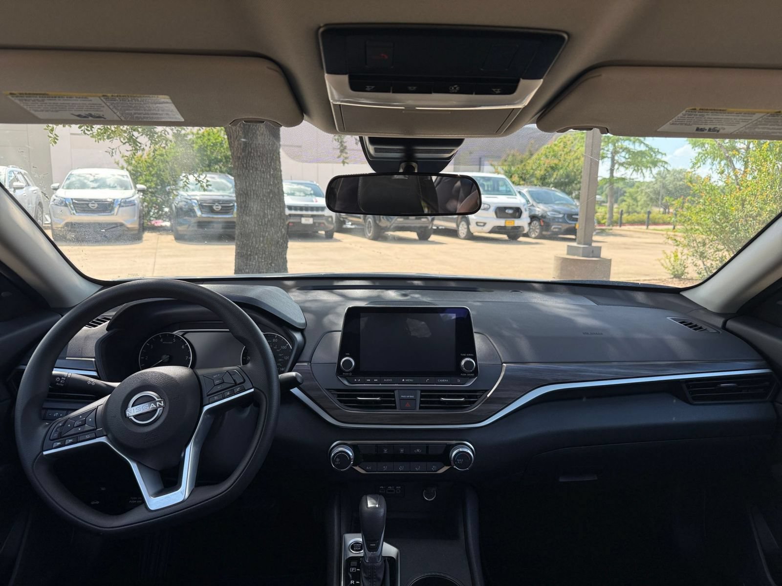 Used 2025 Nissan Altima 2.5 SV FWD image 34