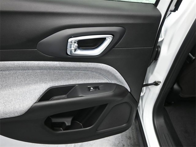 Used 2025 Jeep Compass Sport image 19