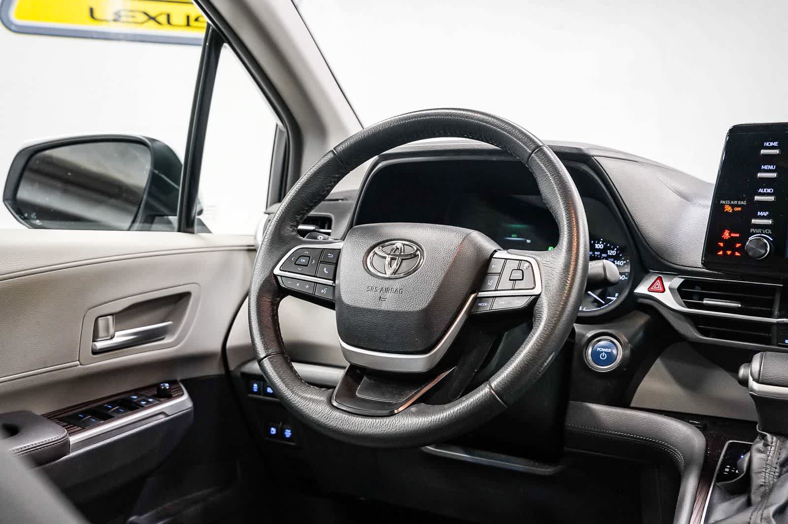 Used 2023 Toyota Sienna XLE FWD image 10