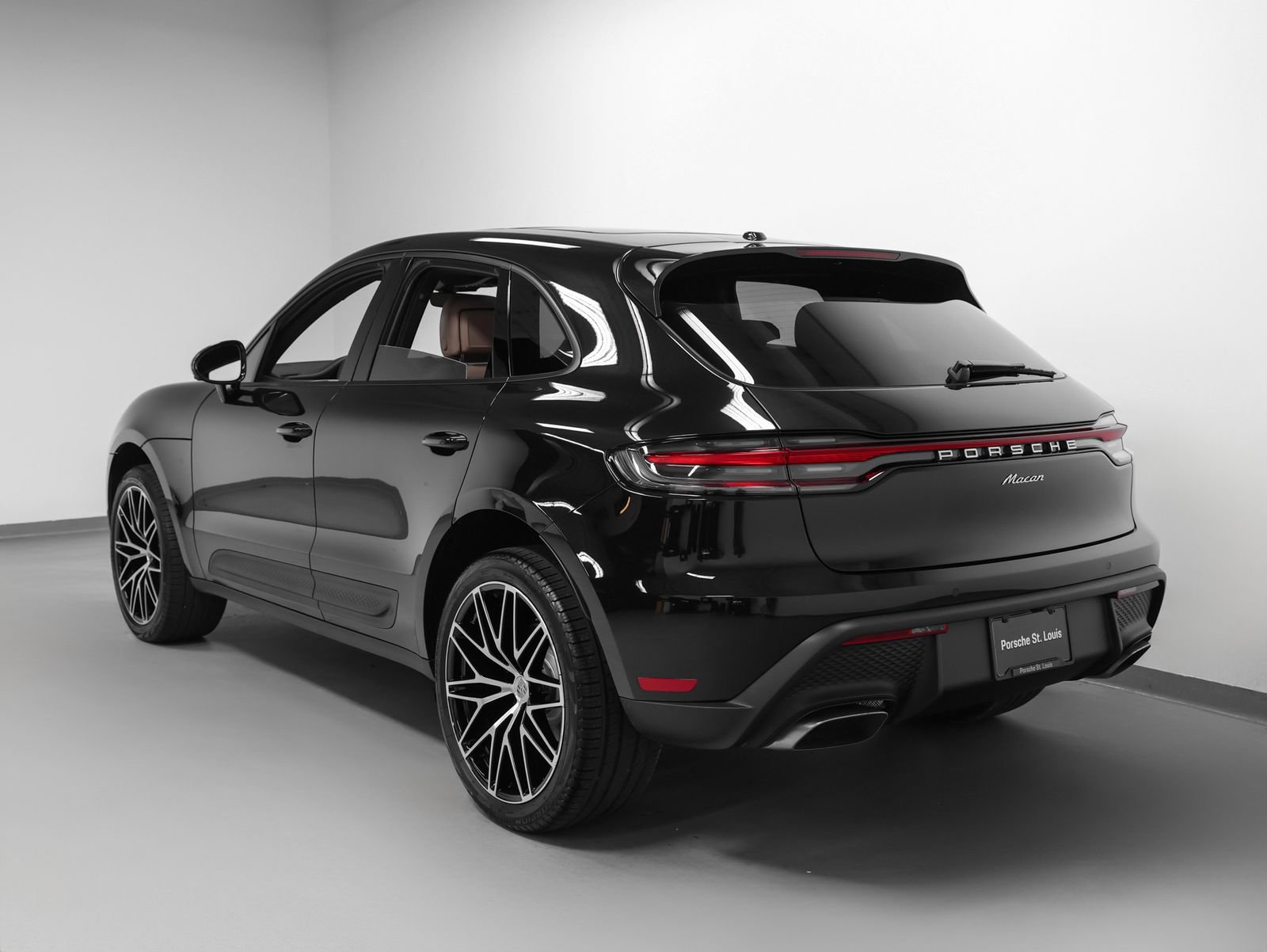 New 2026 Porsche Macan AWD/4WD image 3