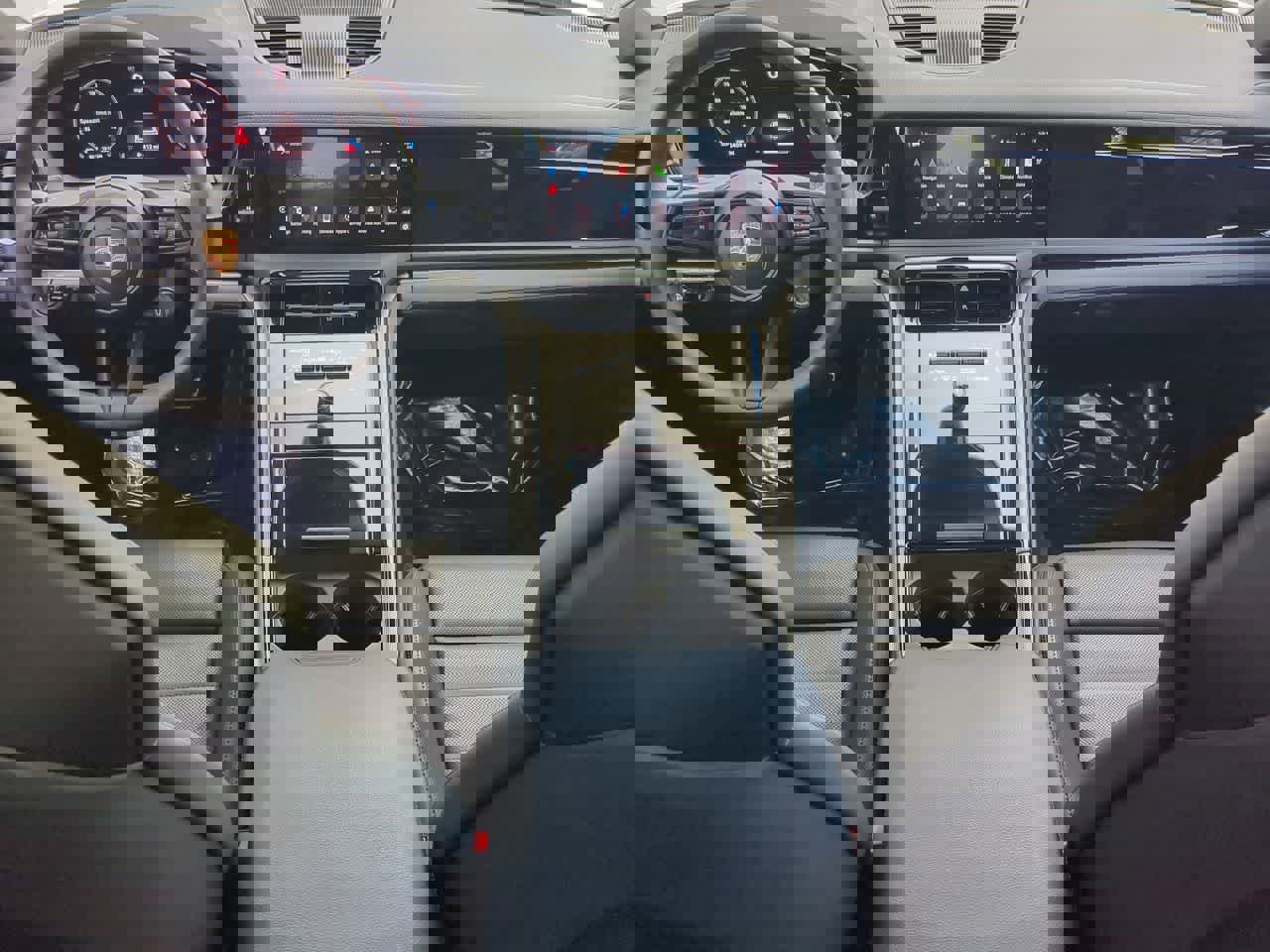 Used 2025 Porsche Panamera image 16