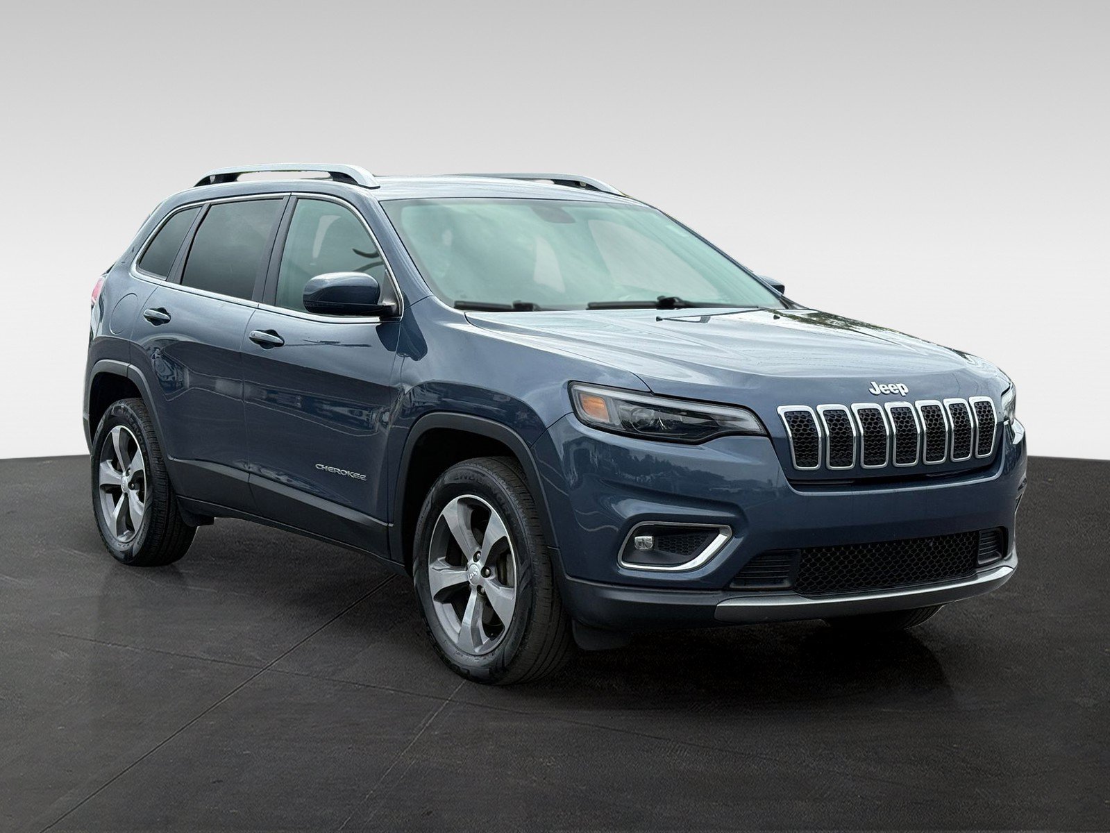 Used 2019 Jeep Cherokee Limited AWD/4WD image 3